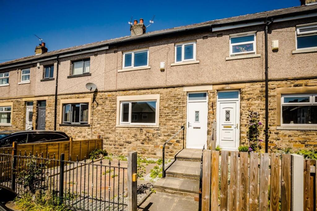 3 bedroom terraced house for sale in Clare Road, Wyke, Bradford, West