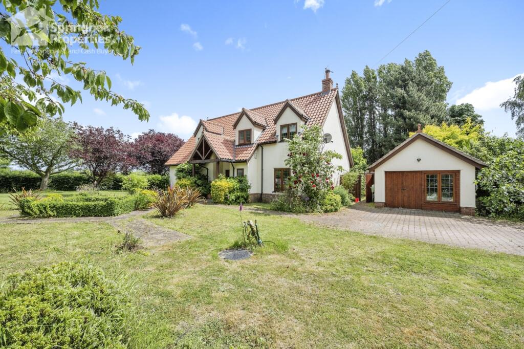 4 bedroom detached house for sale in Ferry Road, Barrowuponhumber