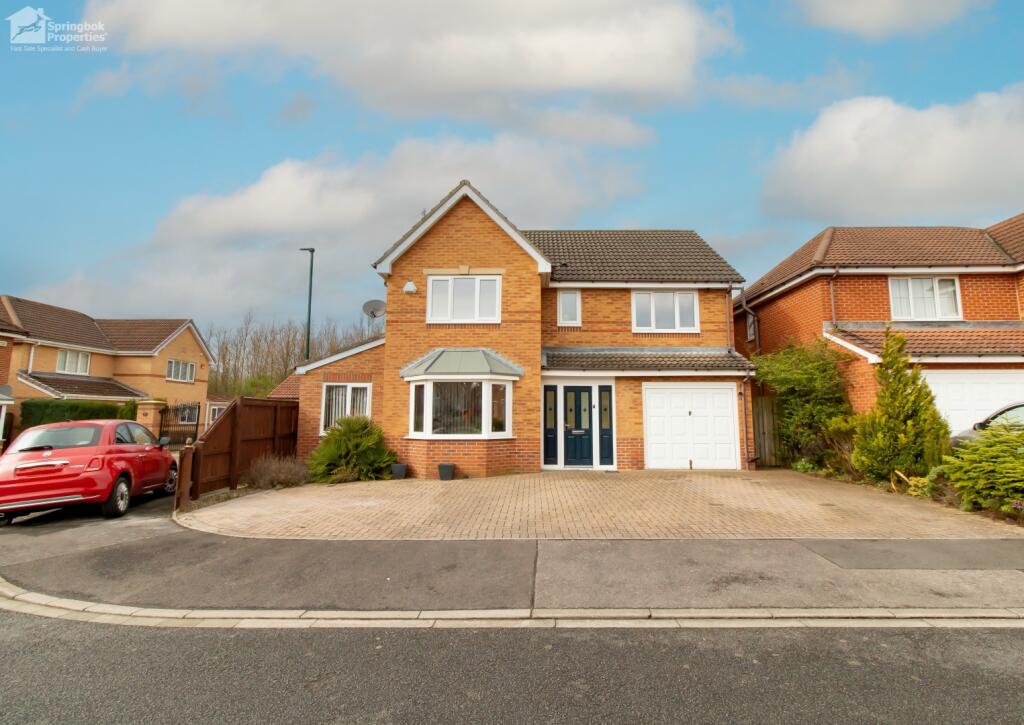 4 bedroom detached house for sale in Carlton Close, Guisborough
