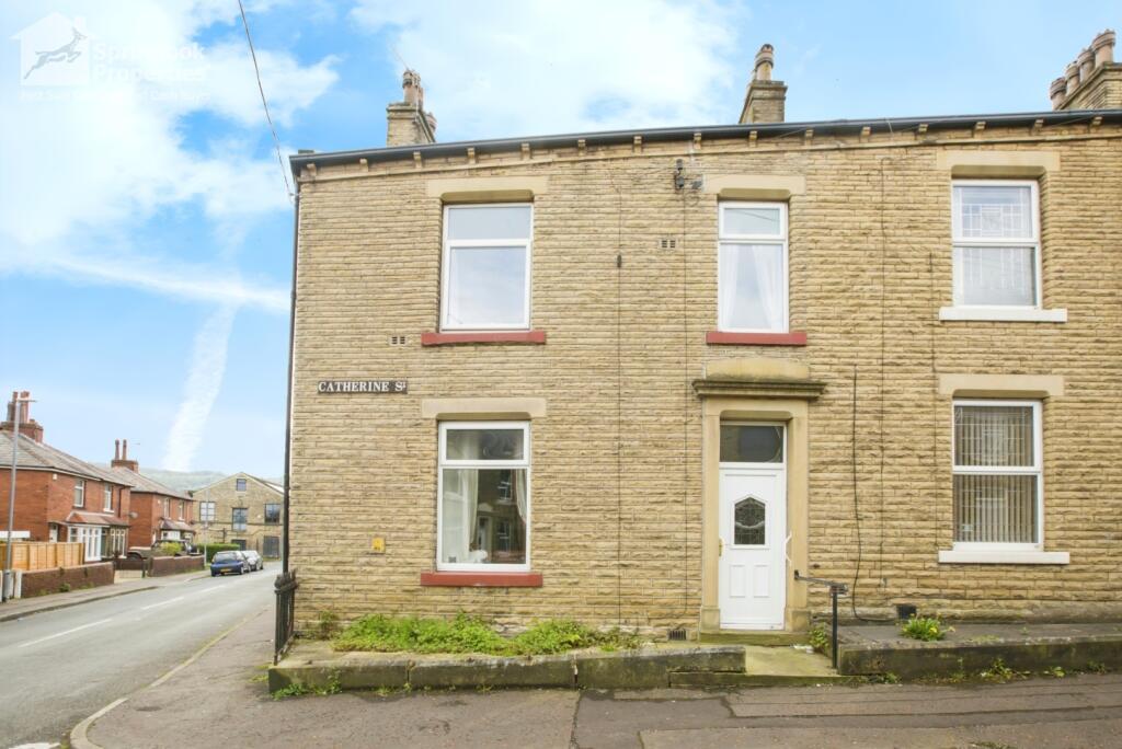 3 bedroom terraced house for sale in Catherine Street, Elland, West