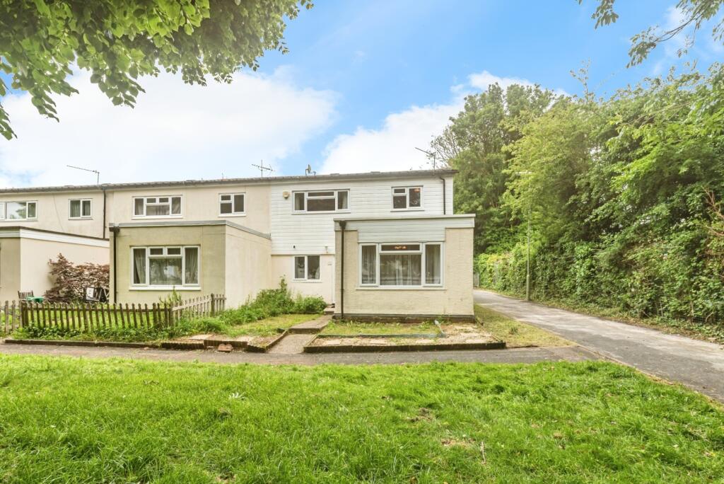 3 bedroom semidetached house for sale in Kenilworth Road, Basingstoke