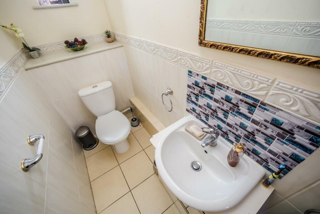 Additional property image - Scarlet Heights, Queensbury, Bradford, Yorkshire