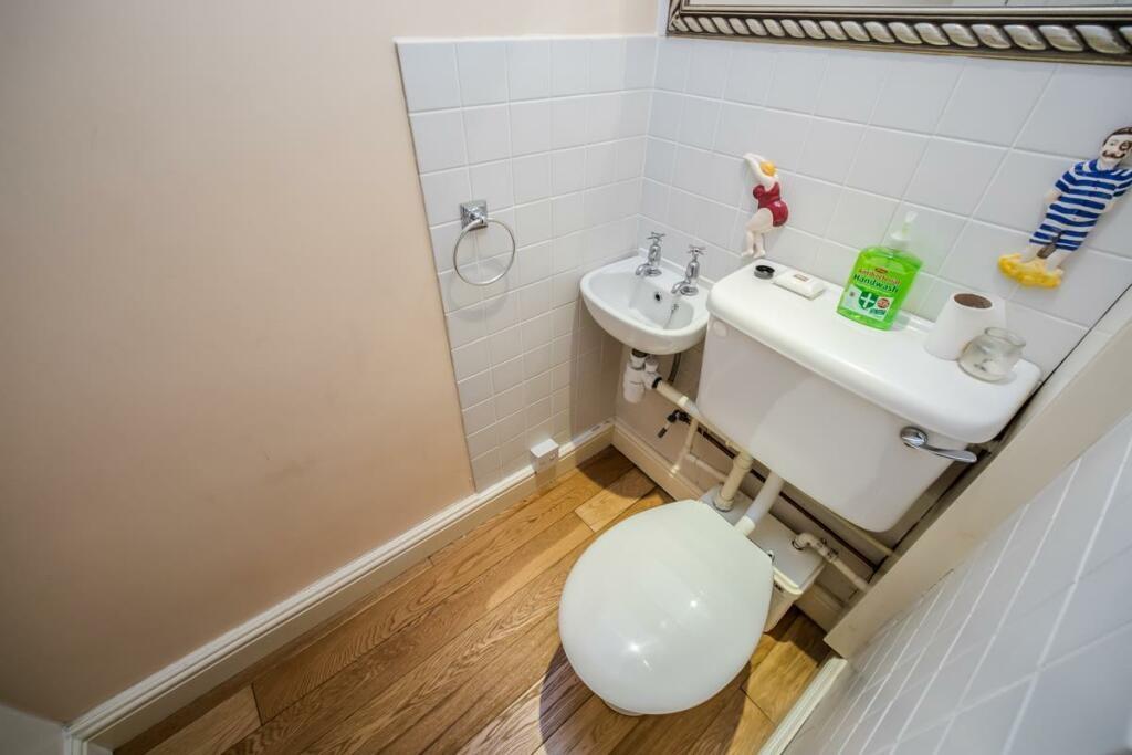 Additional property image - Scarlet Heights, Queensbury, Bradford, Yorkshire