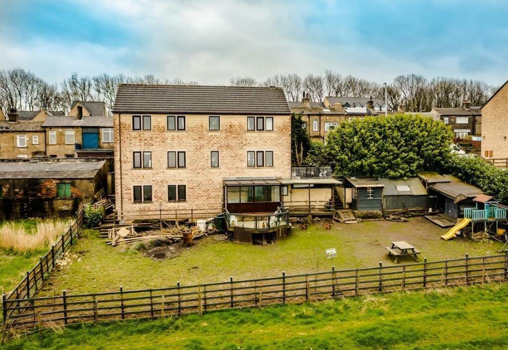 Additional property image - Scarlet Heights, Queensbury, Bradford, Yorkshire