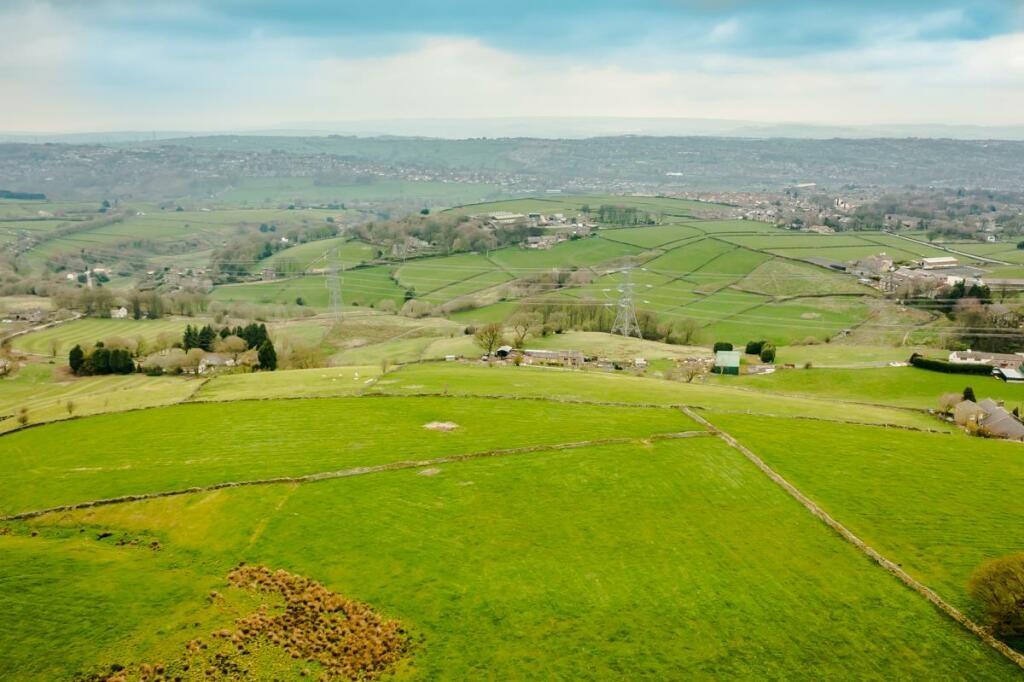 Additional property image - Scarlet Heights, Queensbury, Bradford, Yorkshire