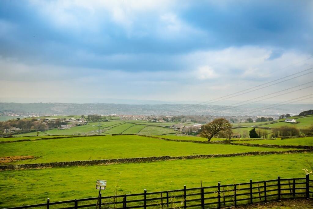 Additional property image - Scarlet Heights, Queensbury, Bradford, Yorkshire