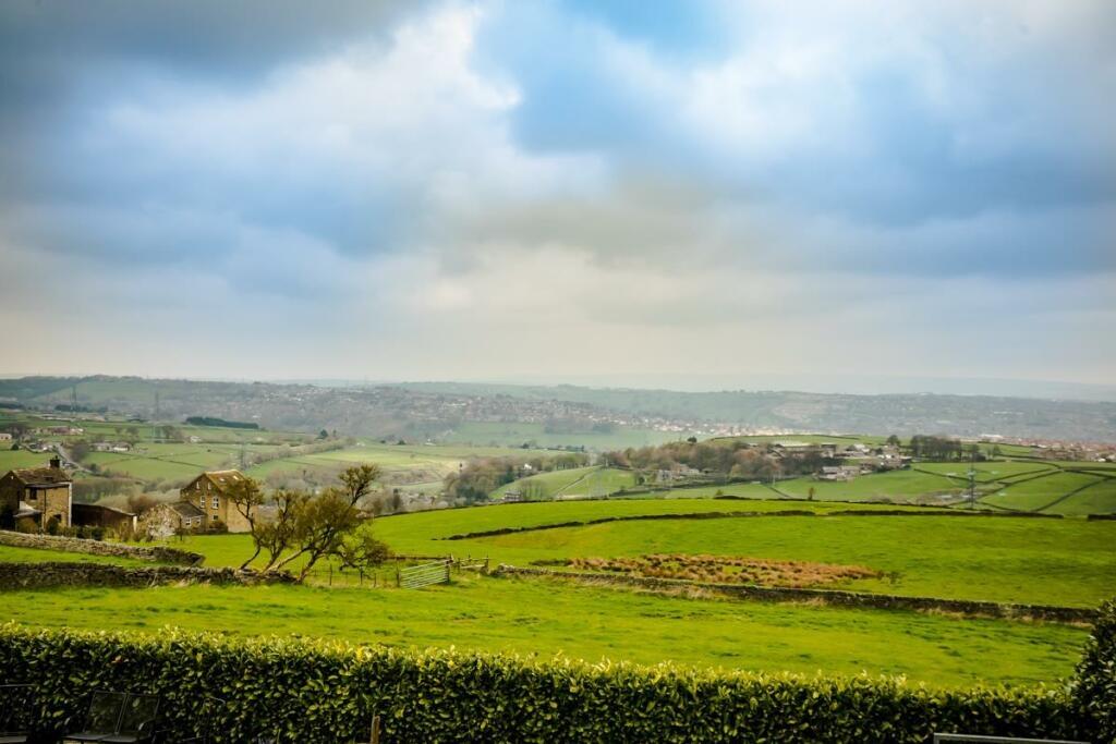 Additional property image - Scarlet Heights, Queensbury, Bradford, Yorkshire