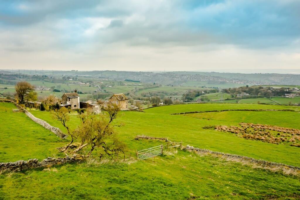 Additional property image - Scarlet Heights, Queensbury, Bradford, Yorkshire