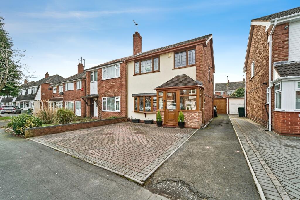 3 bedroom semi-detached house