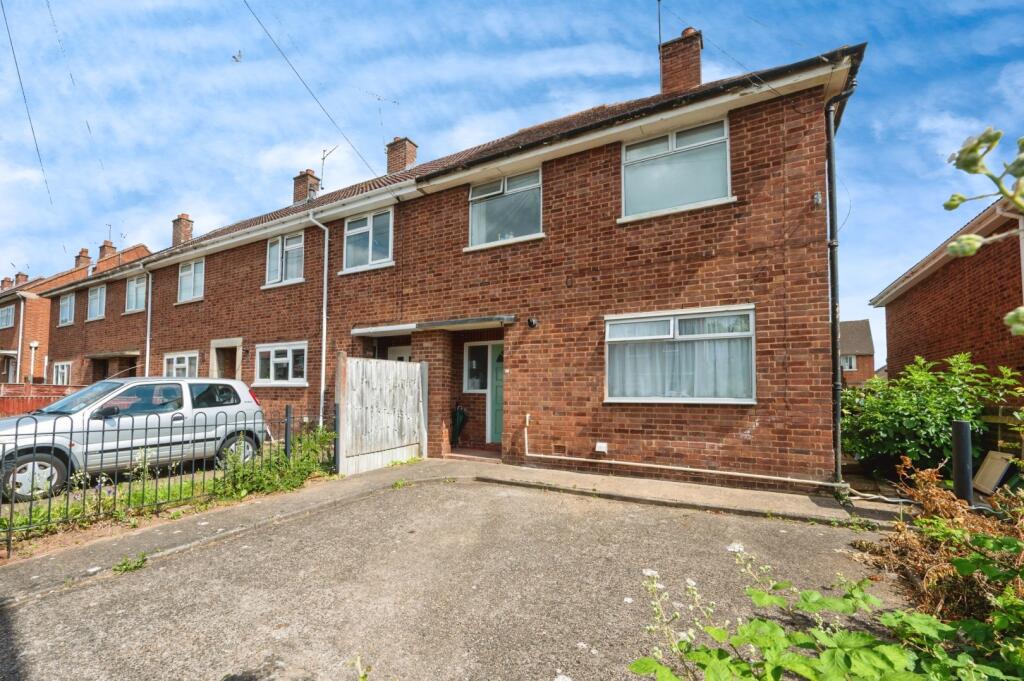 3 bedroom end of terrace house