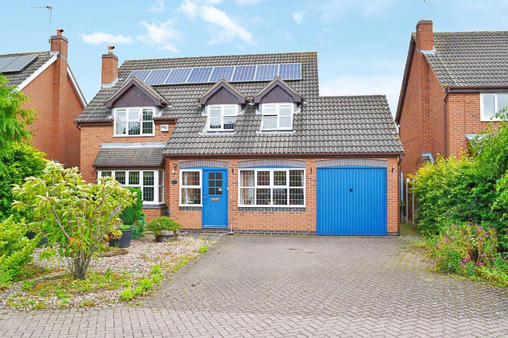 4 bedroom detached house for sale in Glebe Close, Worksop