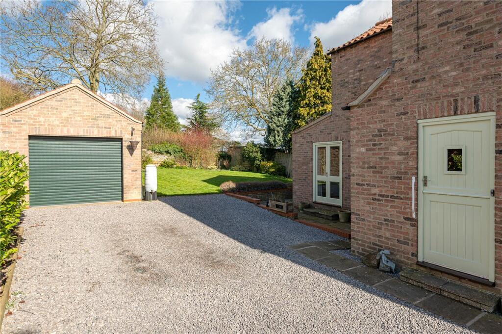 4 bedroom detached house for sale in High Street, Thornton Le Clay