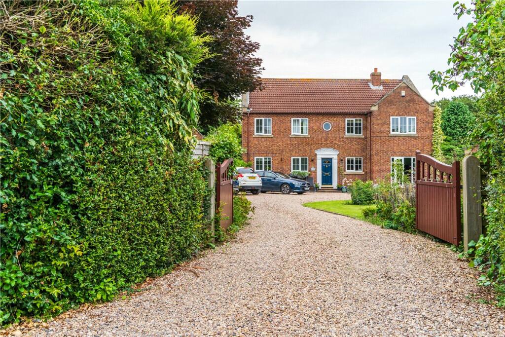 5 bedroom detached house for sale in Mill Lane, Acaster Malbis, York