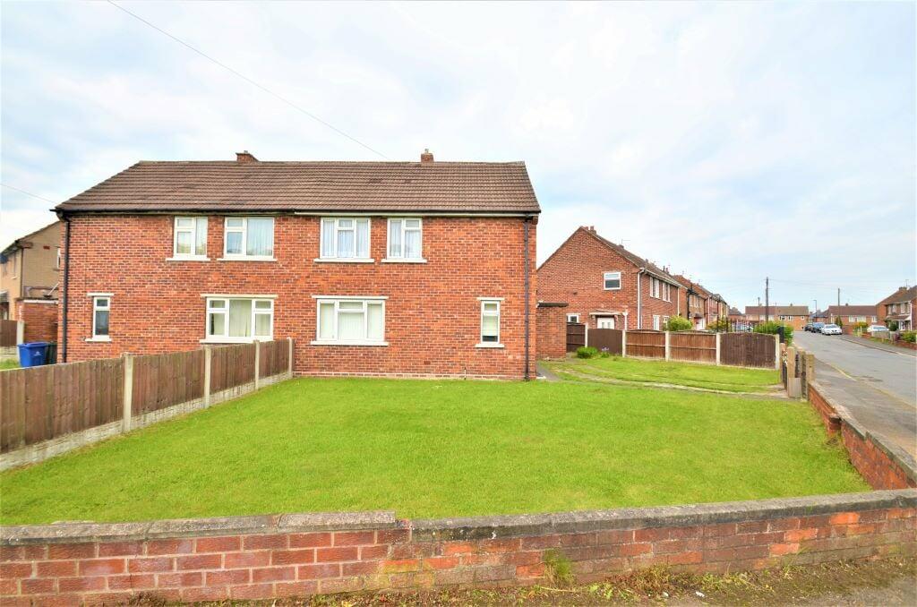 3 bedroom semi-detached house for rent in Sherwood Road, New Rossington, Doncaster, DN11