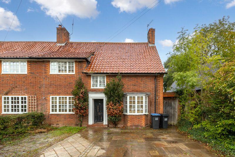 4 bedroom semidetached house for sale in Bridge Road, Welwyn Garden