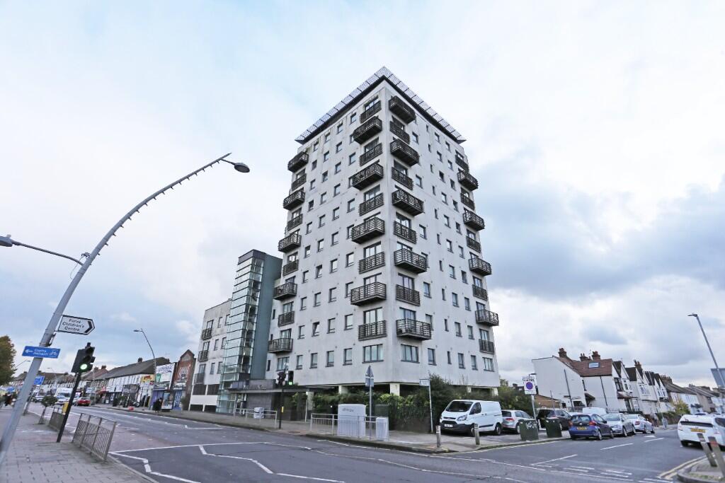 Main image of property: High Road, Romford, London, RM6