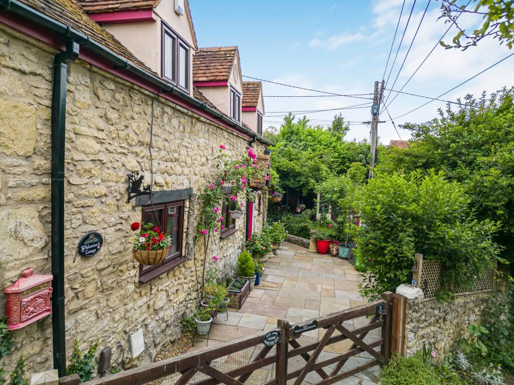 Main image of property: Valentine Cottage, Crown Road, Wheatley, OX33 1UL