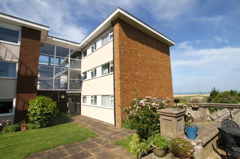 2 bedroom flat for sale in Lord Warden Avenue, Walmer, CT14