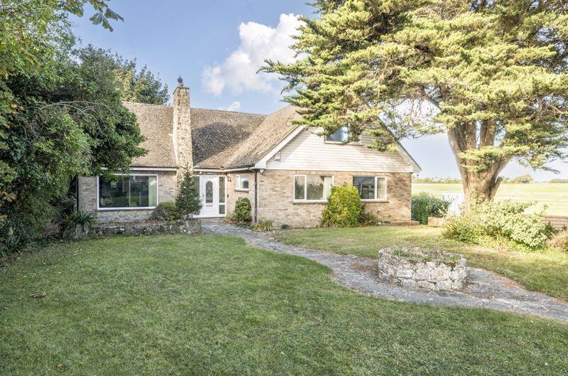 5 bedroom detached house