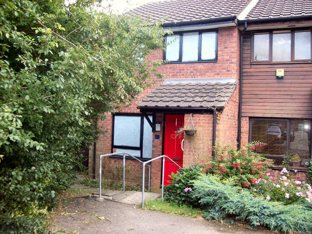 Main image of property: 28 Rowlands Close