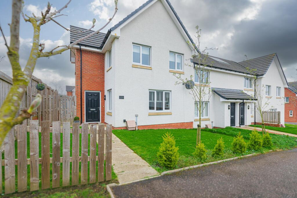 3 bedroom end of terrace house for sale in Farm View, Hill of Beath