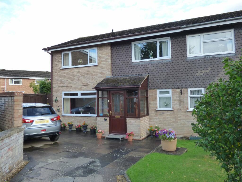 3 bedroom end of terrace house for sale in Donnington Road, Shipston on