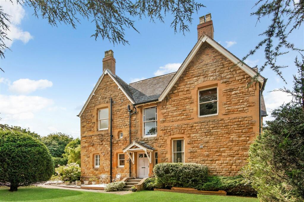 3 bedroom apartment for sale in Furze Hill House, Ashgrove, Shipston On