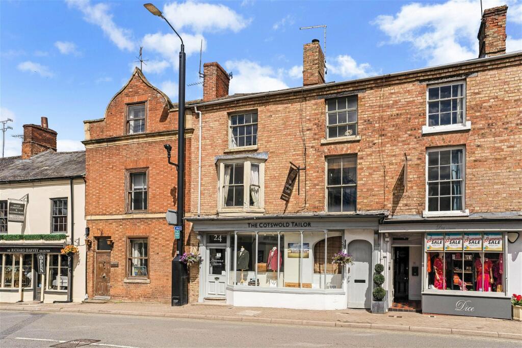 4 bedroom terraced house for sale in Church Street, Shipston On Stour