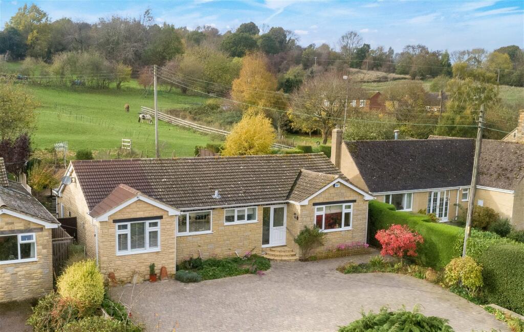 3 bedroom detached bungalow for sale in Upper Brailes, Banbury, OX15