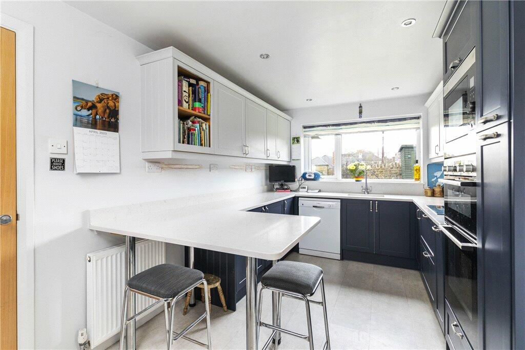 4 bedroom detached house for sale in Riverside Drive, Otley, LS21