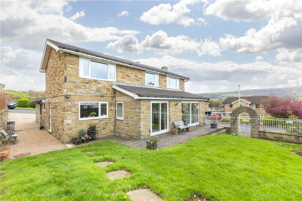 4 bedroom detached house for sale in Riverside Drive, Otley, LS21