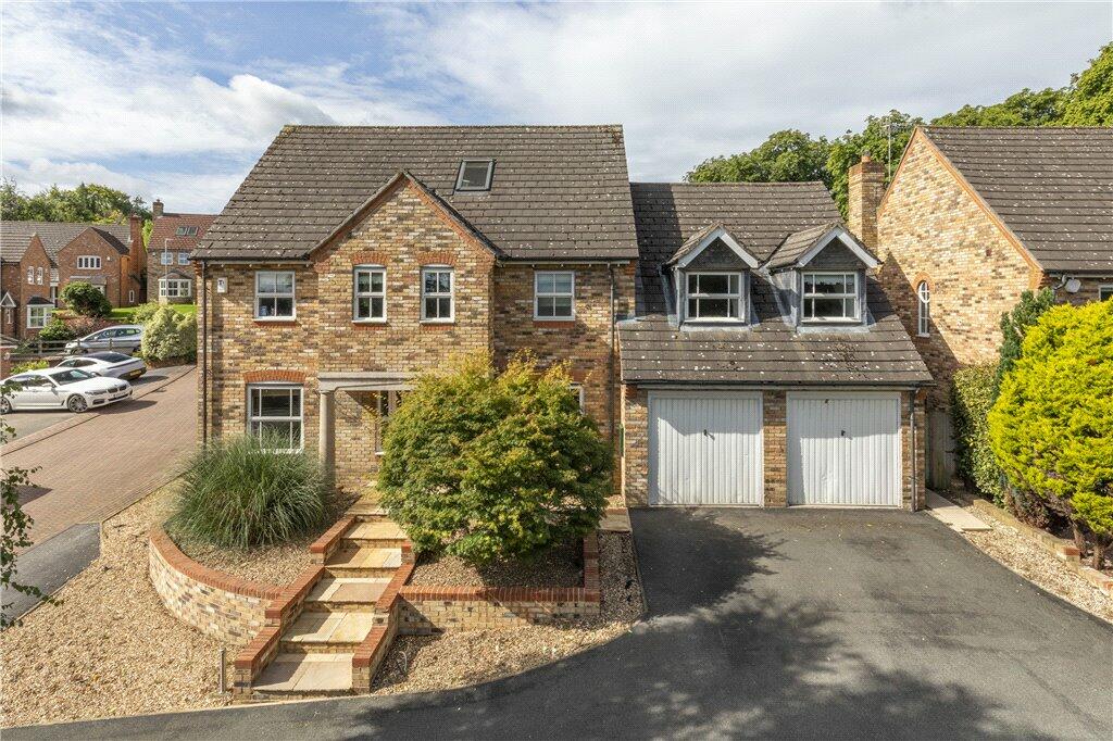 5 bedroom detached house for sale in White Holme Drive, Pool in