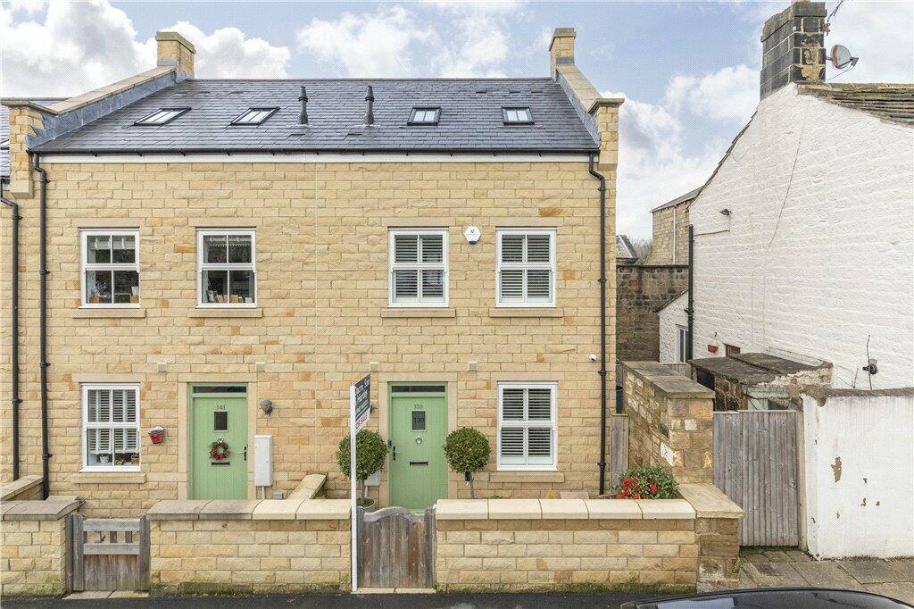 3 bedroom end of terrace house for sale in Ilkley Road, Otley, LS21