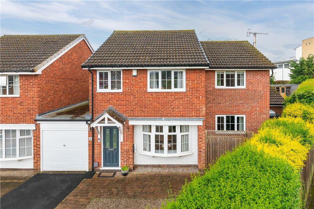 4 bedroom detached house for sale in Croft House Drive, Otley, West