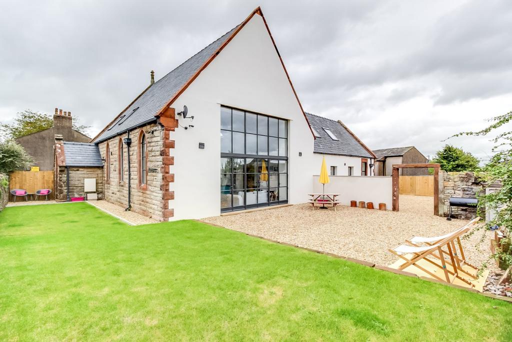 4 bedroom detached house for sale in Moor Road, Great Broughton