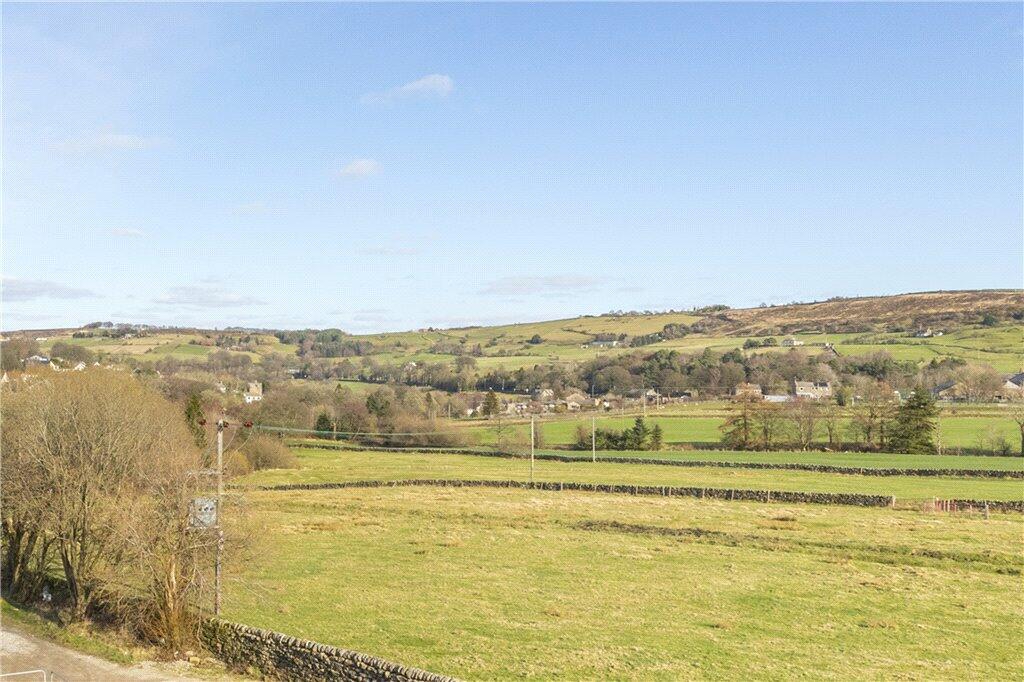 3 bedroom town house for sale in West Shaw Lane, Oxenhope, Keighley