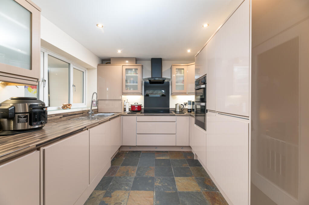 Additional property image - Pasture Avenue, Oakworth, Keighley, West Yorkshire, BD22