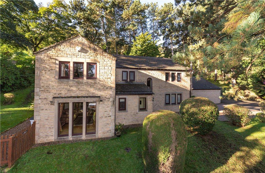 4 bedroom detached house for sale in Skipton Road, Utley, West
