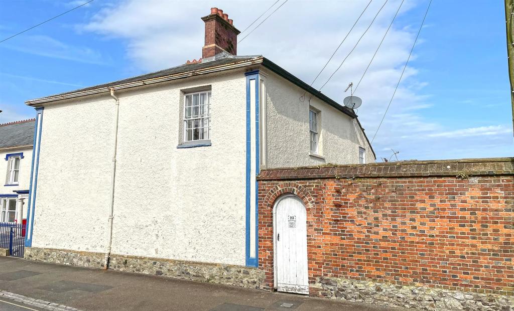 5 bedroom property for sale in Holyrood Street, Chard, TA20