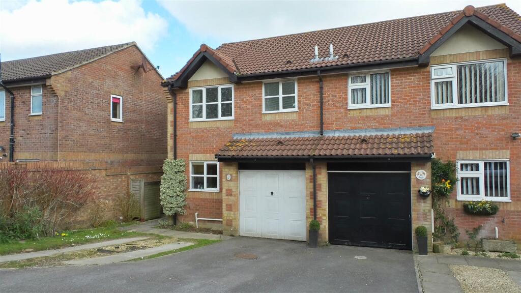 Main image of property: Bonds Close, Chard