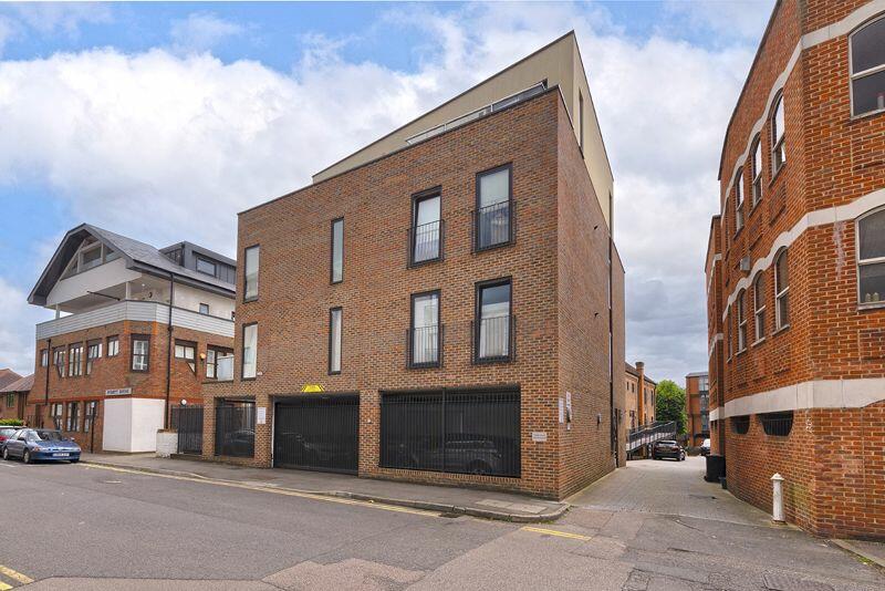 2 bedroom apartment for rent in Lyons Crescent, Tonbridge, TN9