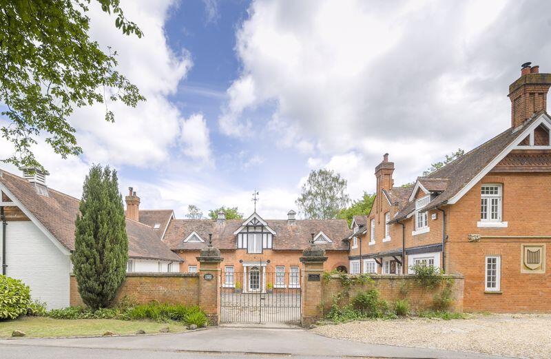 Main image of property: Coldharbour Lane, Hildenborough, TN11 9LE 
