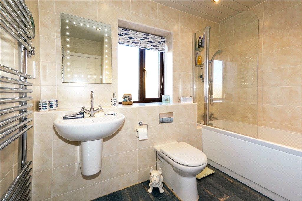 3 bedroom semidetached house for sale in Carleton Avenue, Skipton