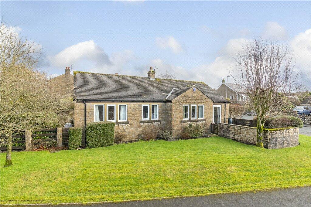 3 bedroom bungalow for sale in Wharfe View, Grassington, Skipton, BD23