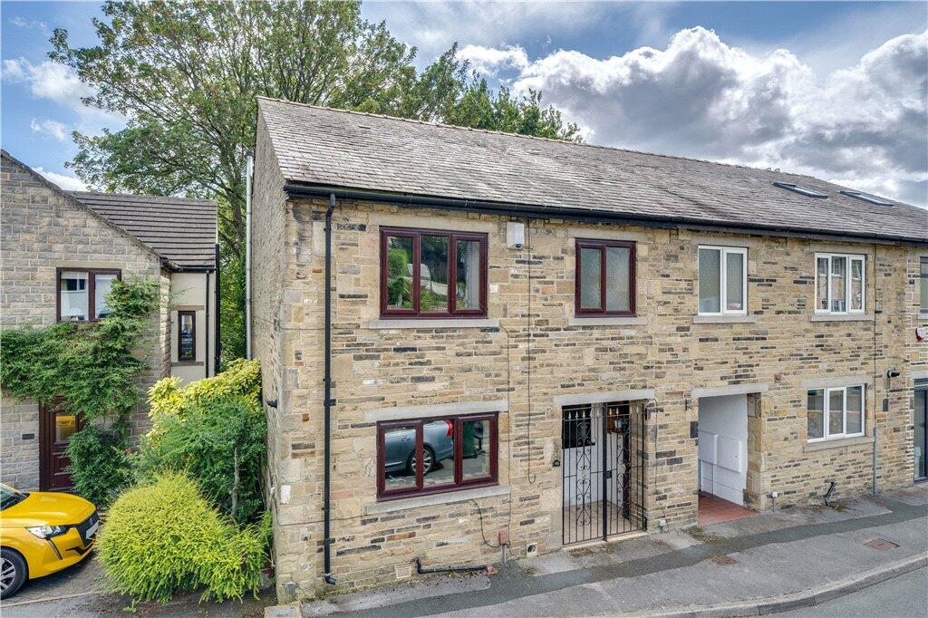3 bedroom end of terrace house for sale in Cliffe Lane South, Baildon