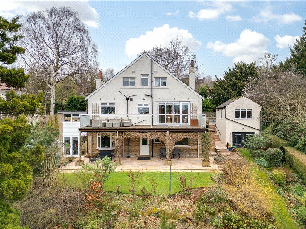 5 bedroom detached house for sale in Rufford Avenue, Yeadon, Leeds