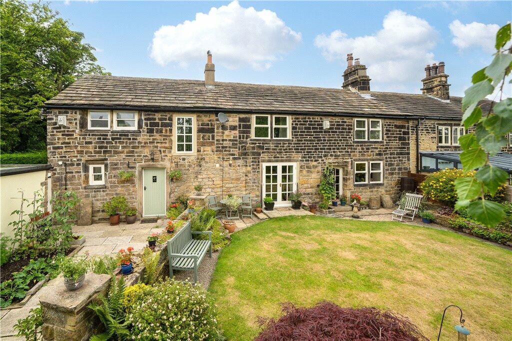 4 bedroom house for sale in Layton Road, Rawdon, Leeds, LS19