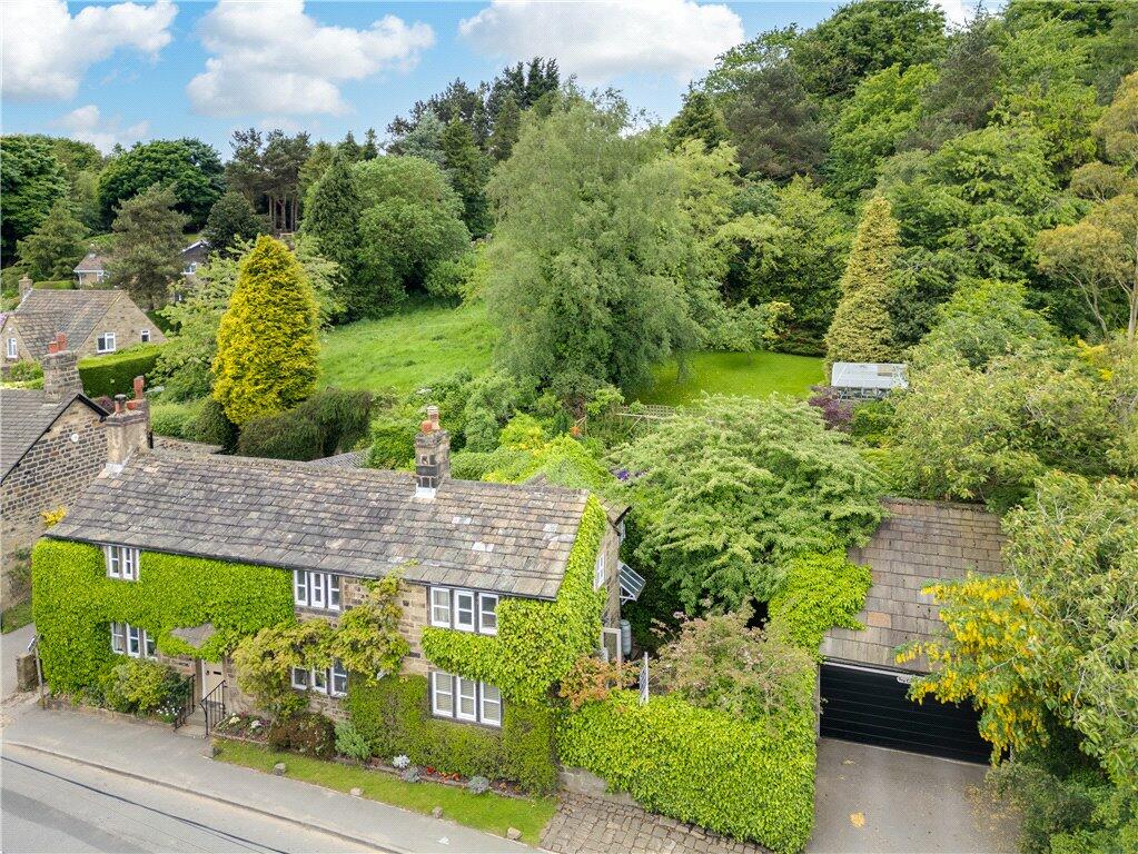 3 bedroom detached house for sale in Main Street, Hawksworth, Leeds