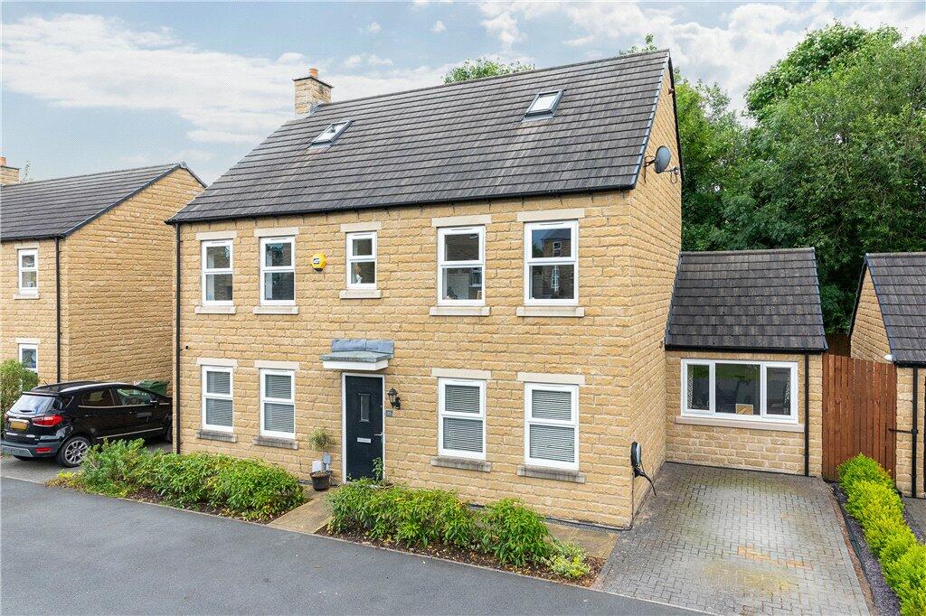 5 bedroom detached house for sale in Cartwright Avenue, Guiseley, Leeds