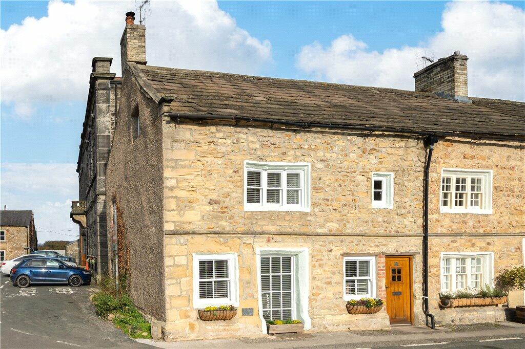 3 bedroom end of terrace house for sale in Market Place, Masham, Ripon
